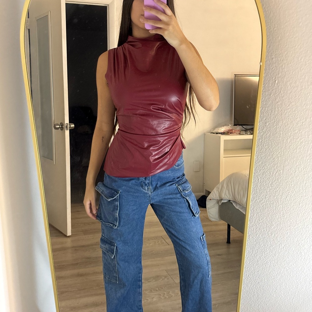 Chic Maroon Sleeveless Tank Top